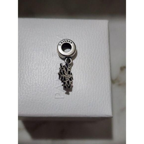 Pandora X Disney Mickey's Sparkling Snowflake .925 Sliver - Picture 3 of 3